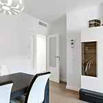 Stunning 2 Bedroom Apartment Near Adelfas