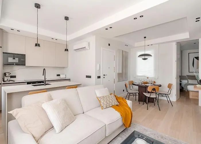 Chueca IV Calle Escorial 2Br 2Bh