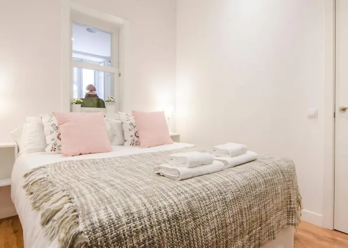 Renovated And Modern- 3Bd 2Bth- Anton Martin