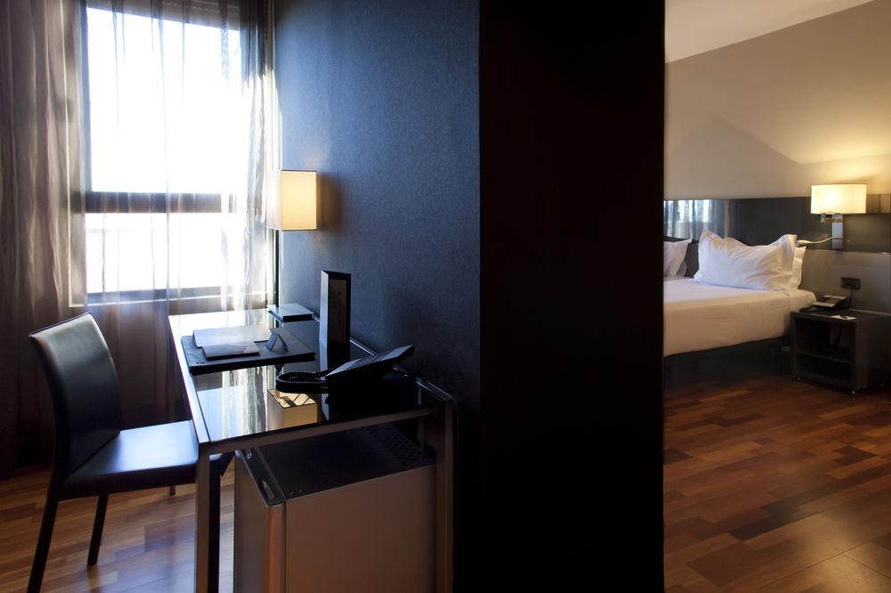Hotel Ac Avenida De America By Marriott 3*