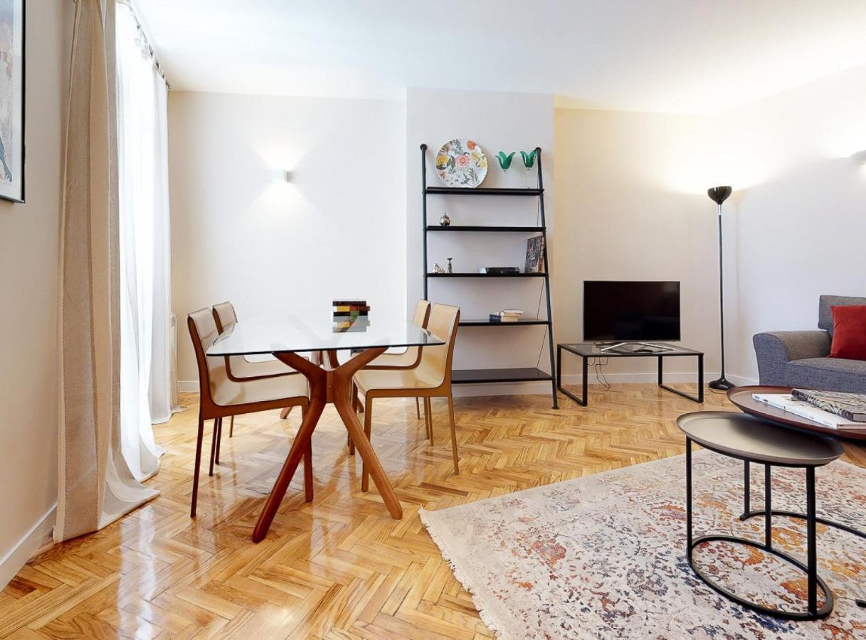 Center 2 Pax Plaza Santa Ana Iii Apartment