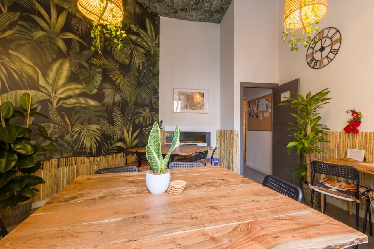 Social - Coliving & Coworking - *