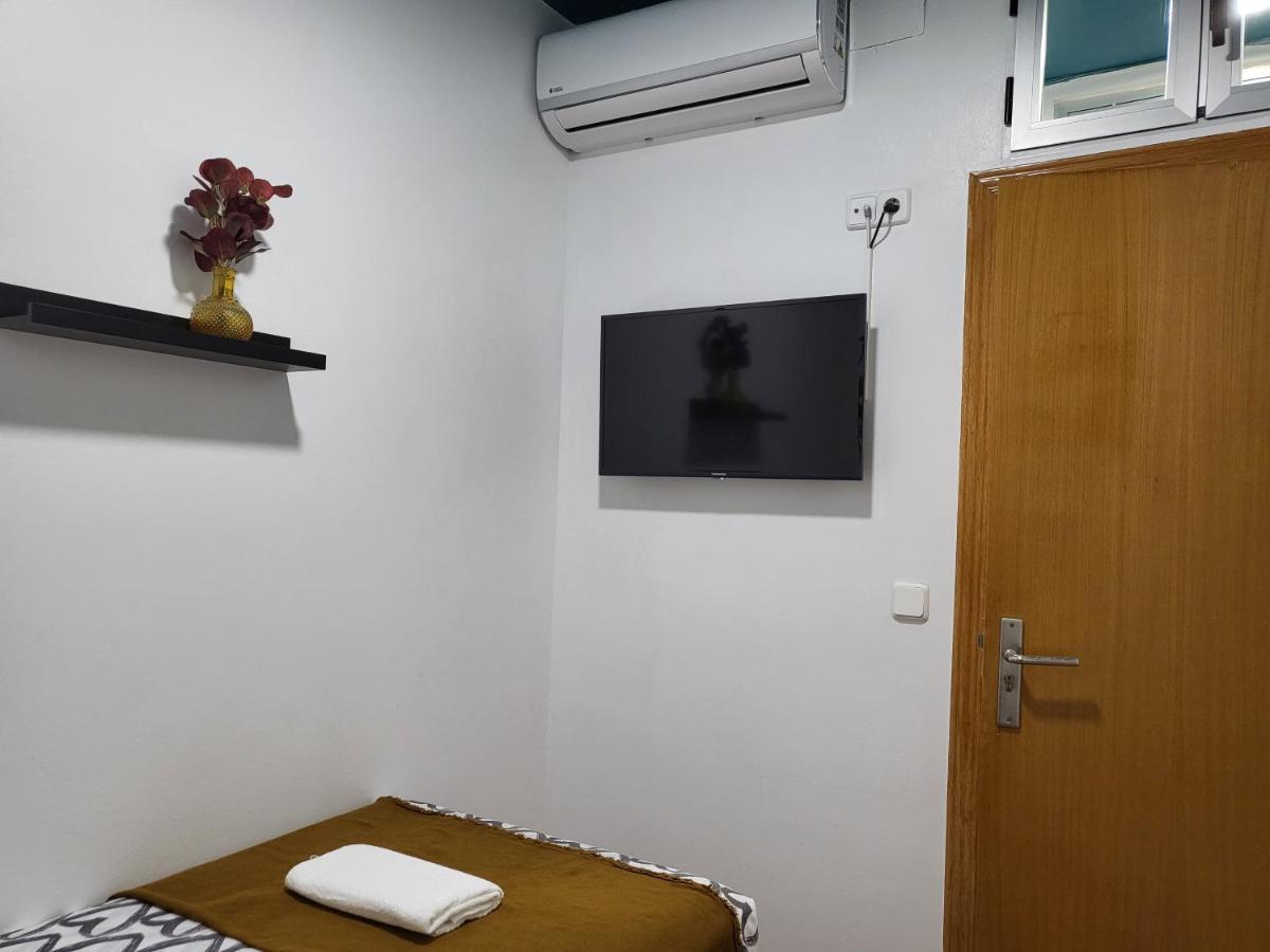 M-a Catrachos Guest house