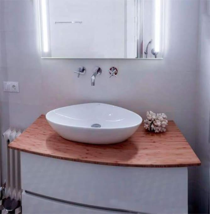 Luminous, Central, New And Chic. Apartment