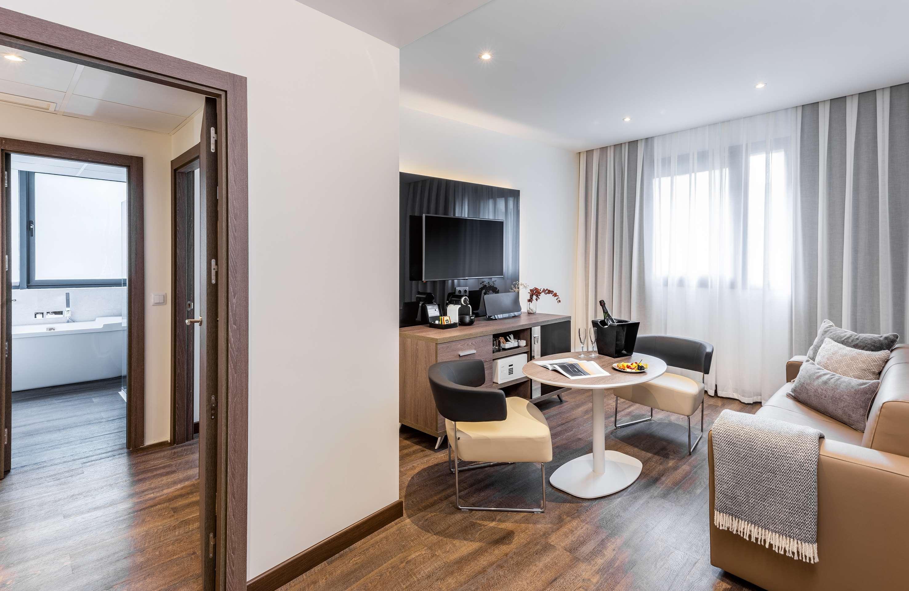 Hotel Melia Serrano 4*