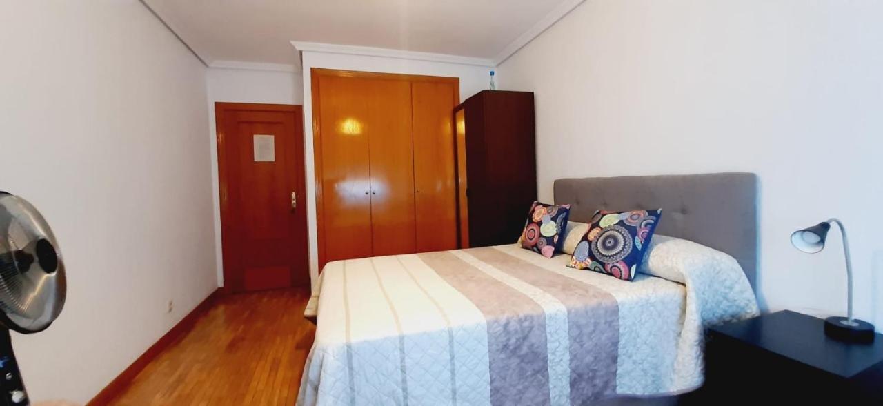 Privat bolig Habitacion, Muy Amplia Y Luminosa, Muy Cerca Del Centro A 15 Min En El Metro A Sol Y Gran Via *