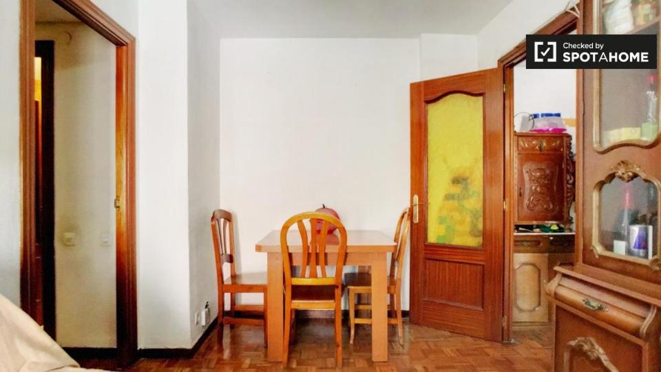 Quarto em Acomodações Particulares Hab 1 Wifi Vista Alegre *
