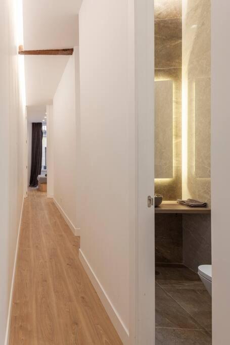 Centro Iii Calle Carrera De San Jeronimo 3br 3bh Apartment