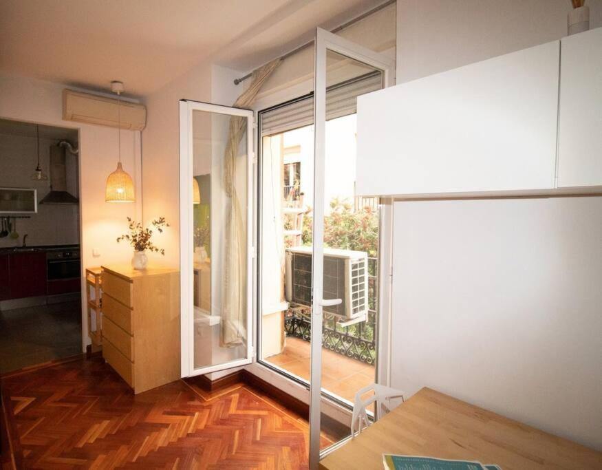 Exclusivo Y Acogedor Con Balcon En Chueca, Con Aire Acondicionado Y Calefaccion Madri