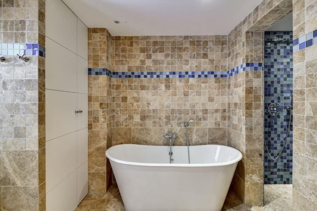 Big Stylish And Modern In Centre Madri