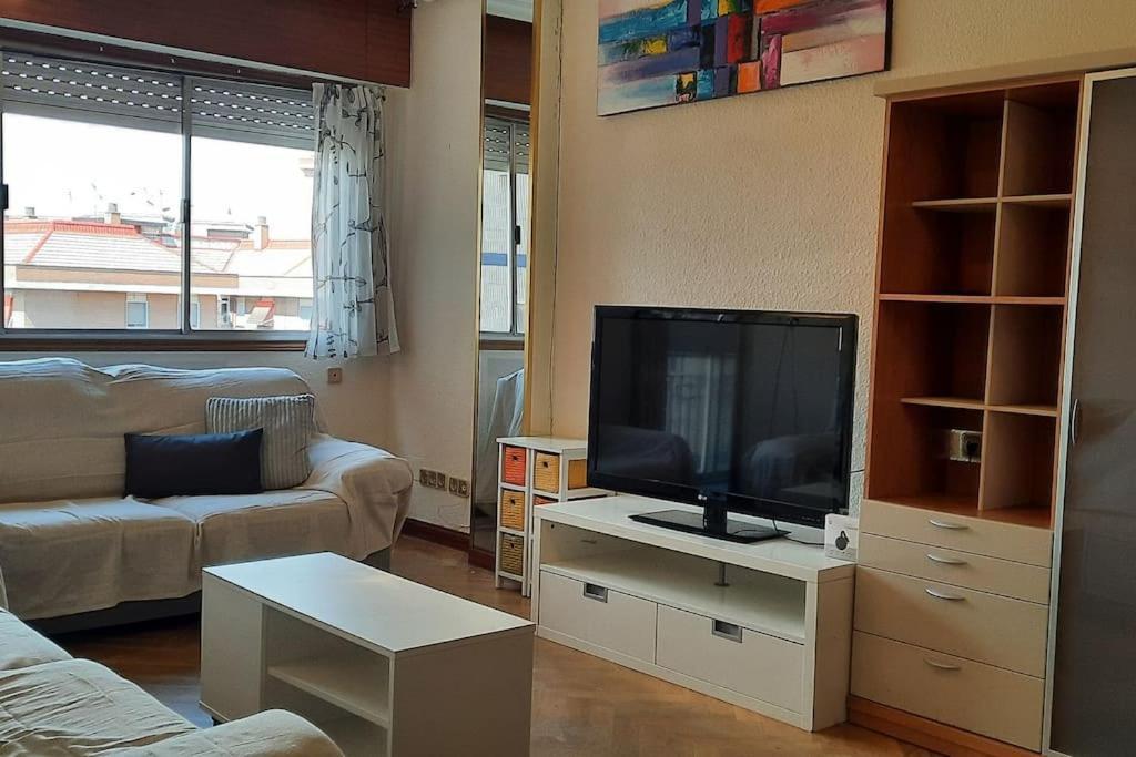 Piso Amplio, Iluminado Y Muy Bien Comunicado Apartamento Madrid