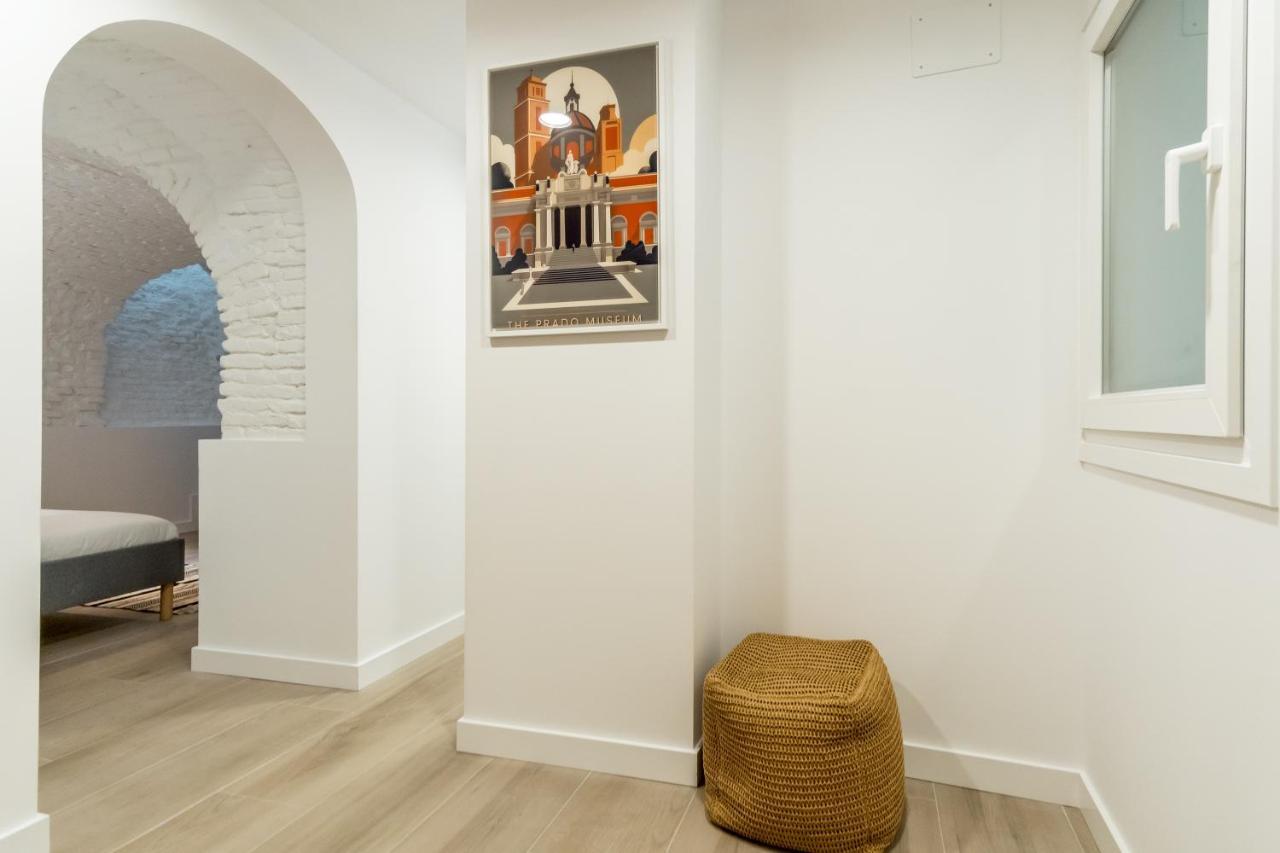Modern And Bright- 2 Bd 2 Bth - Center Apartment *