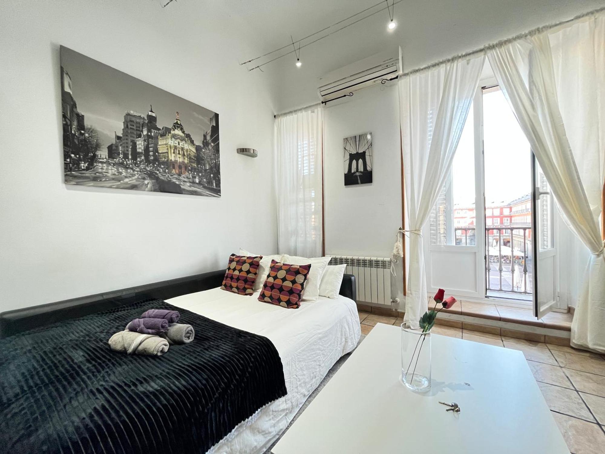 Loft Plaza Mayor 3 Temporal Apartment *
