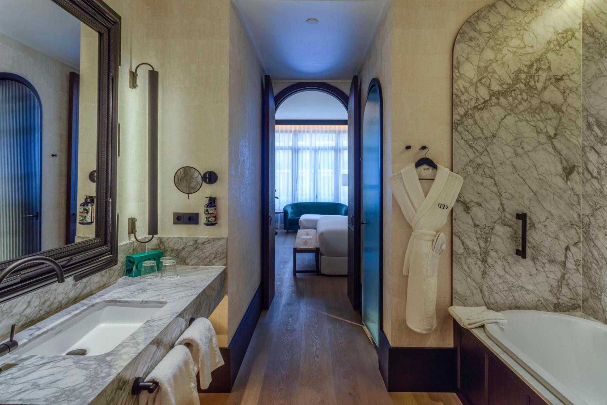 Montera Madrid, Curio Collection By Hilton Hotel Madri