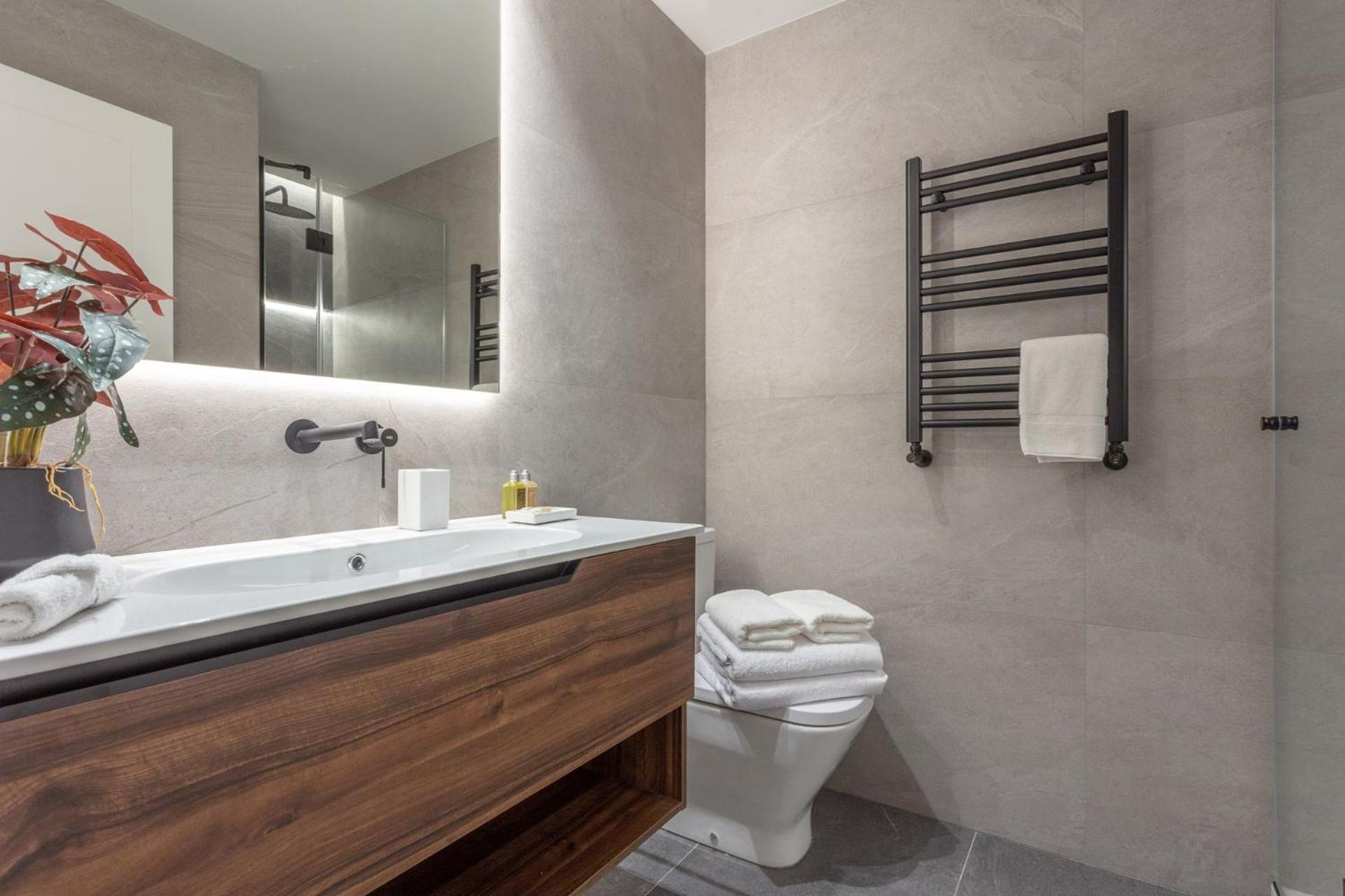 8-person Luxury In The Heart Of Prime Location Fuencarral I Apartment