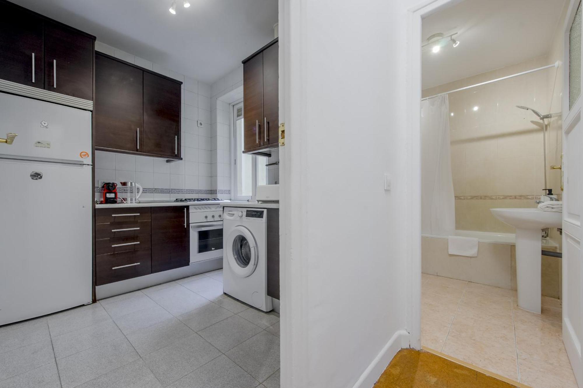Apartamento Classic 7pax En La Latina-centro De Madri