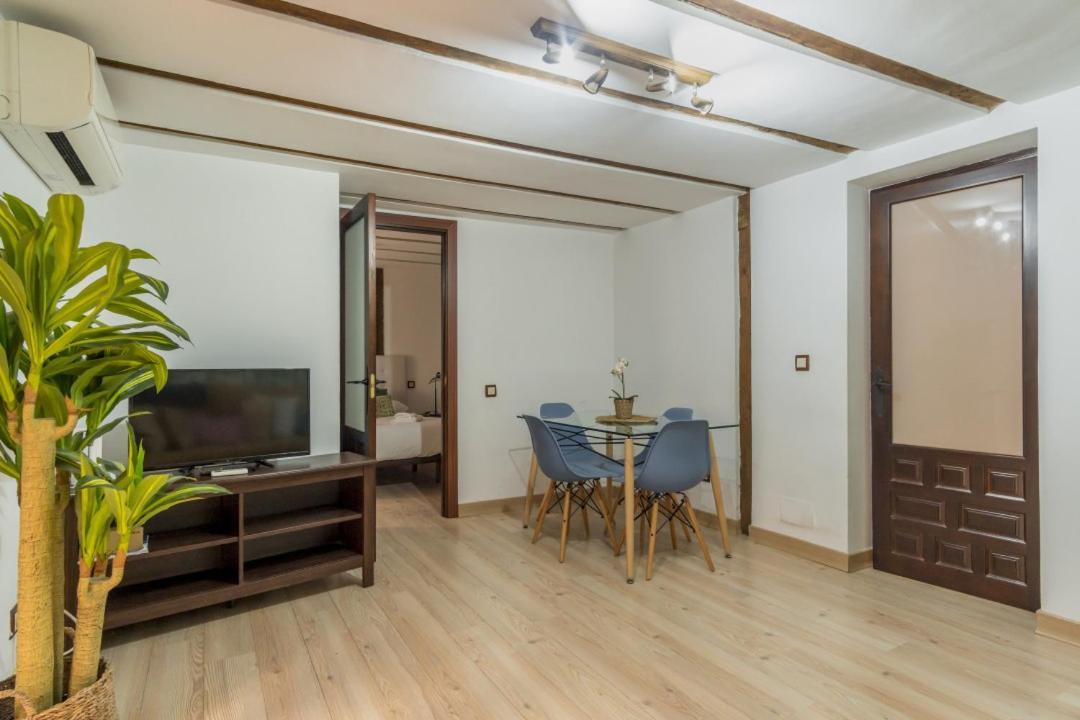 Bright & Cozy- 2bd 1,5bth - La Latina Apartment *