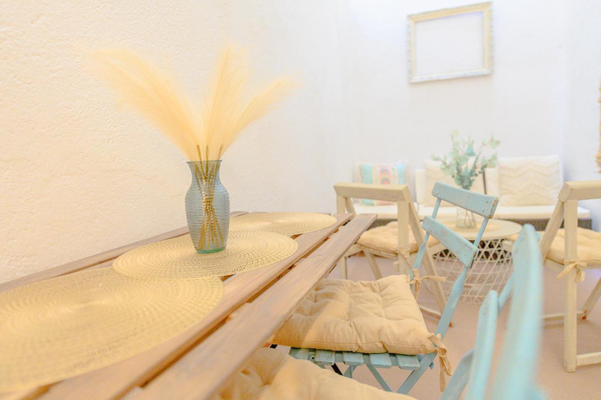 Apartment For Encantador Estudio Temporal Con Cama Doble Y Sofa Cama, Patio Compartido Ctg86