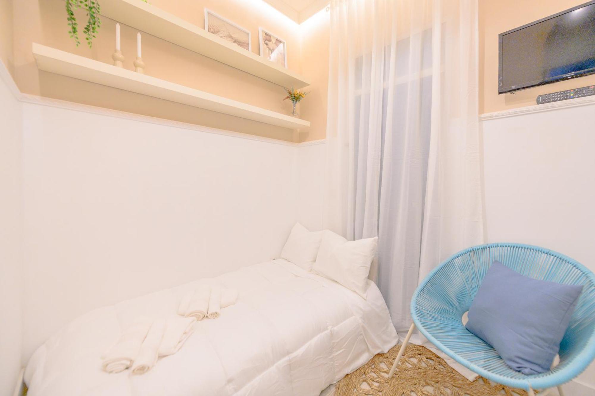 Apartment For Encantador Estudio Temporal Con Cama Doble Y Sofa Cama, Patio Compartido Ctg86 Madrid