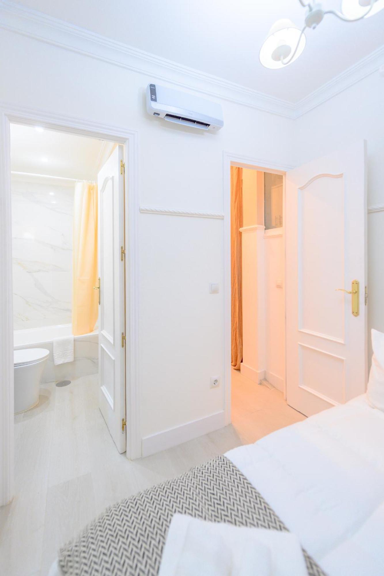 Apartment For Encantador Estudio Temporal Con Cama Doble Y Sofa Cama, Patio Compartido Ctg86 *