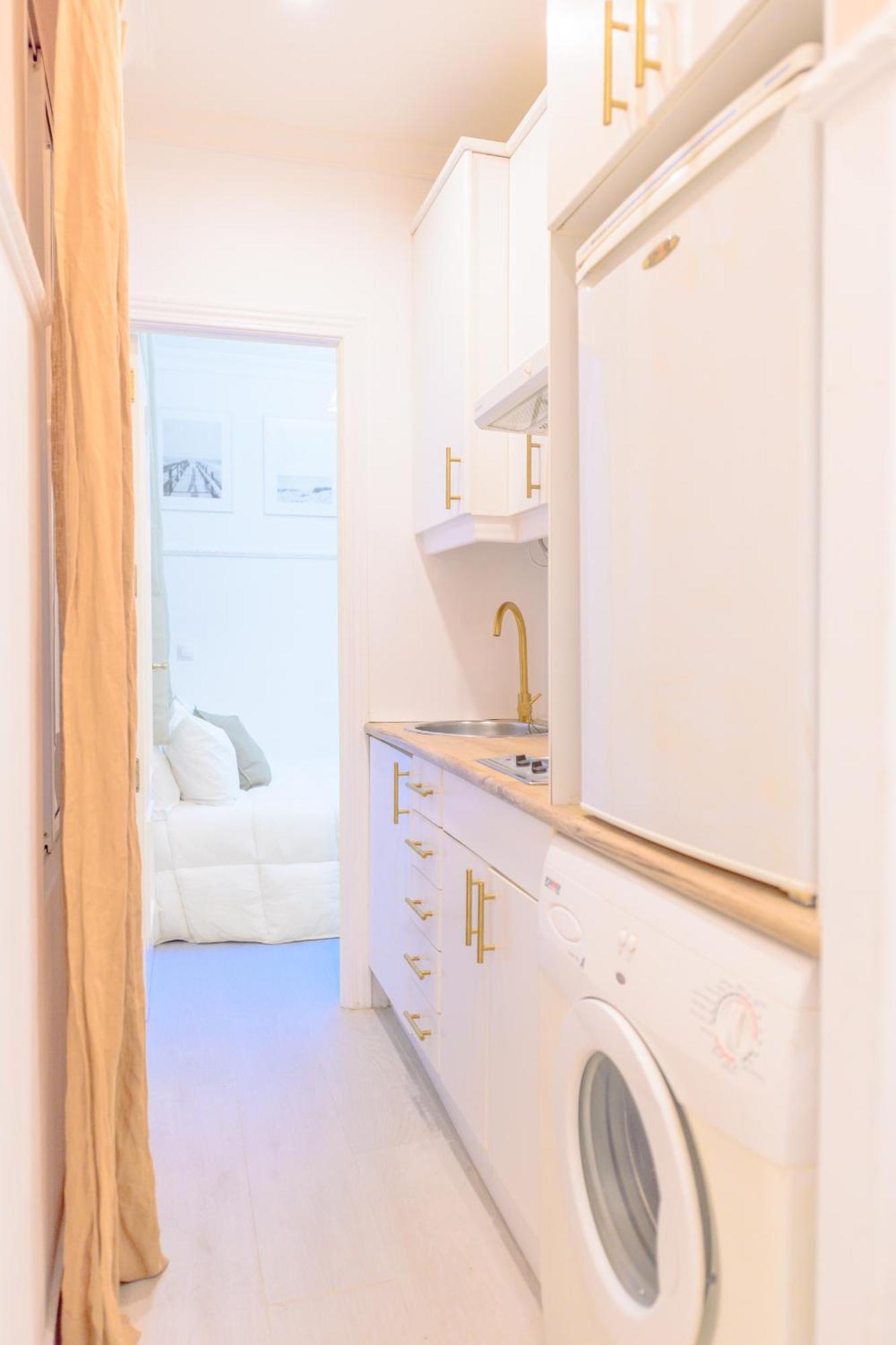 Apartment For Encantador Estudio Temporal Con Cama Doble Y Sofa Cama, Patio Compartido Ctg86 *