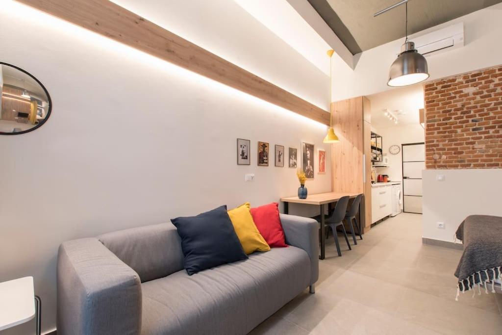 Apartment Urban Chic At Great Location In *