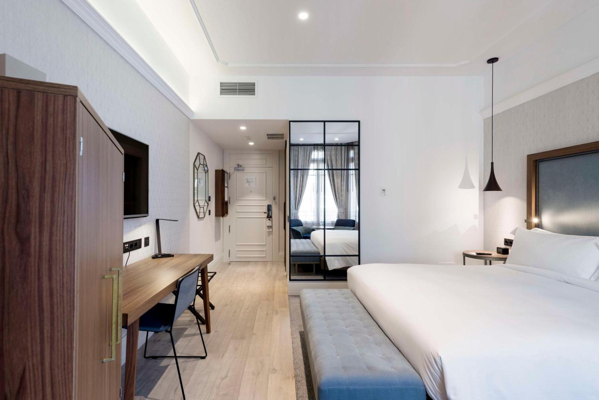 Hotel Doubletree By Hilton Madrid-prado 4*