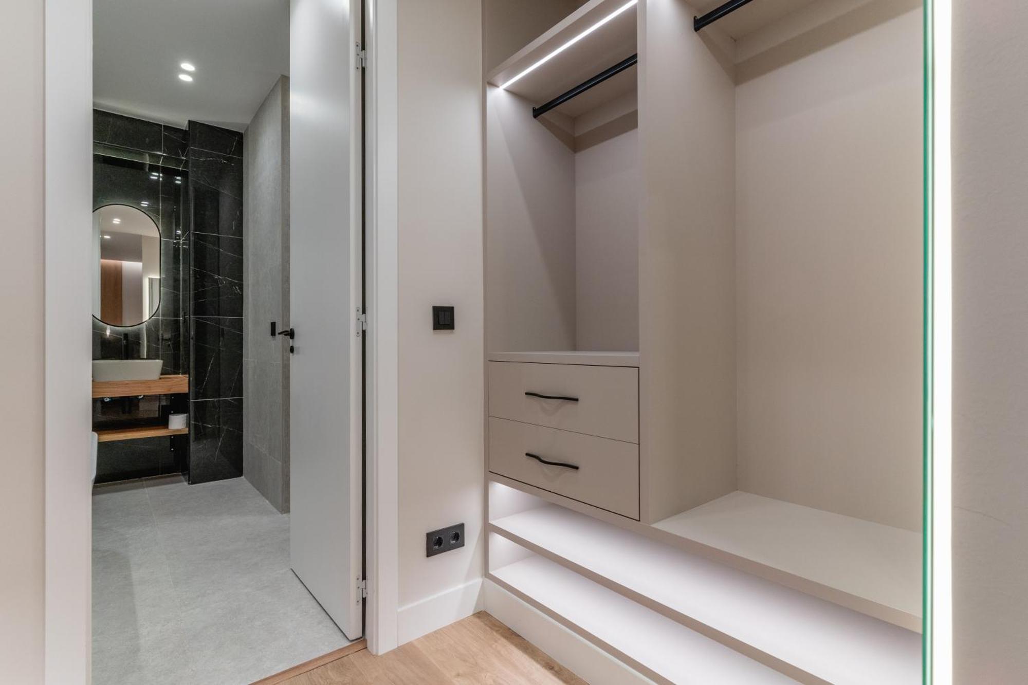 Luxurious Apartment-2bedrooms 3bathrooms-salamanca Apartment