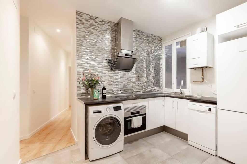 Tasteful Centre Rios Rosas - Business Ready Apartment *
