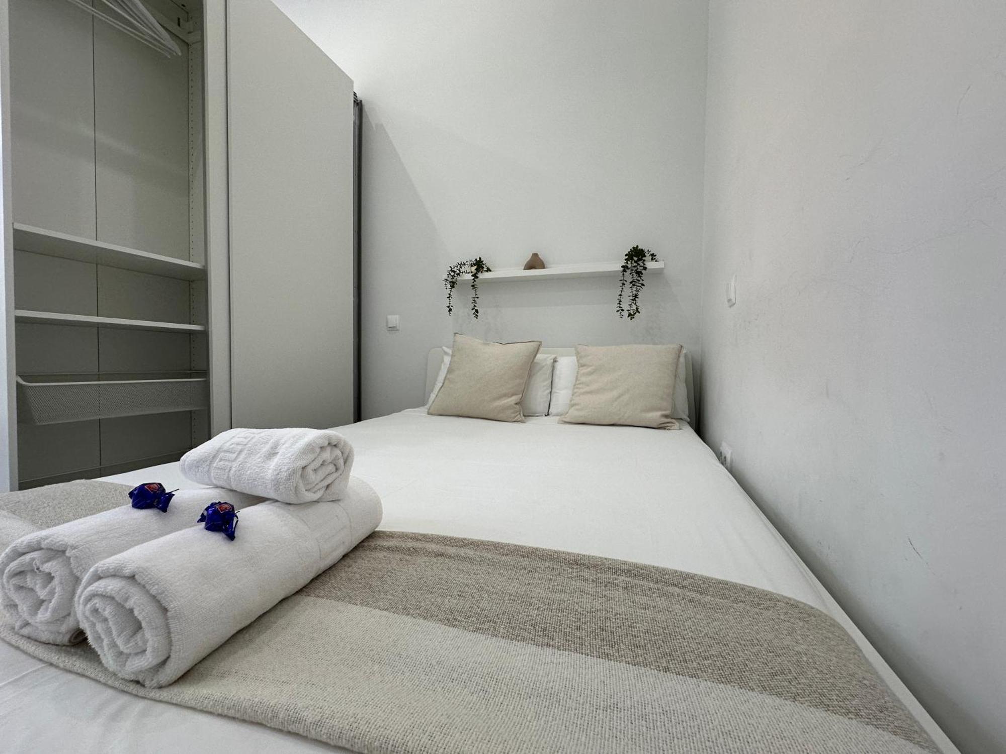 Andres Tamayo Av America Apartment Madrid