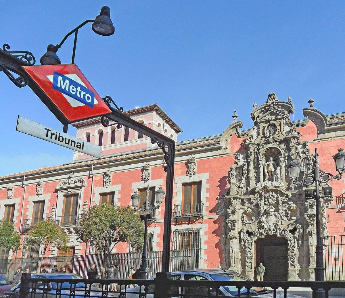 2 Personas En Pleno Centro De Apartamento Madri