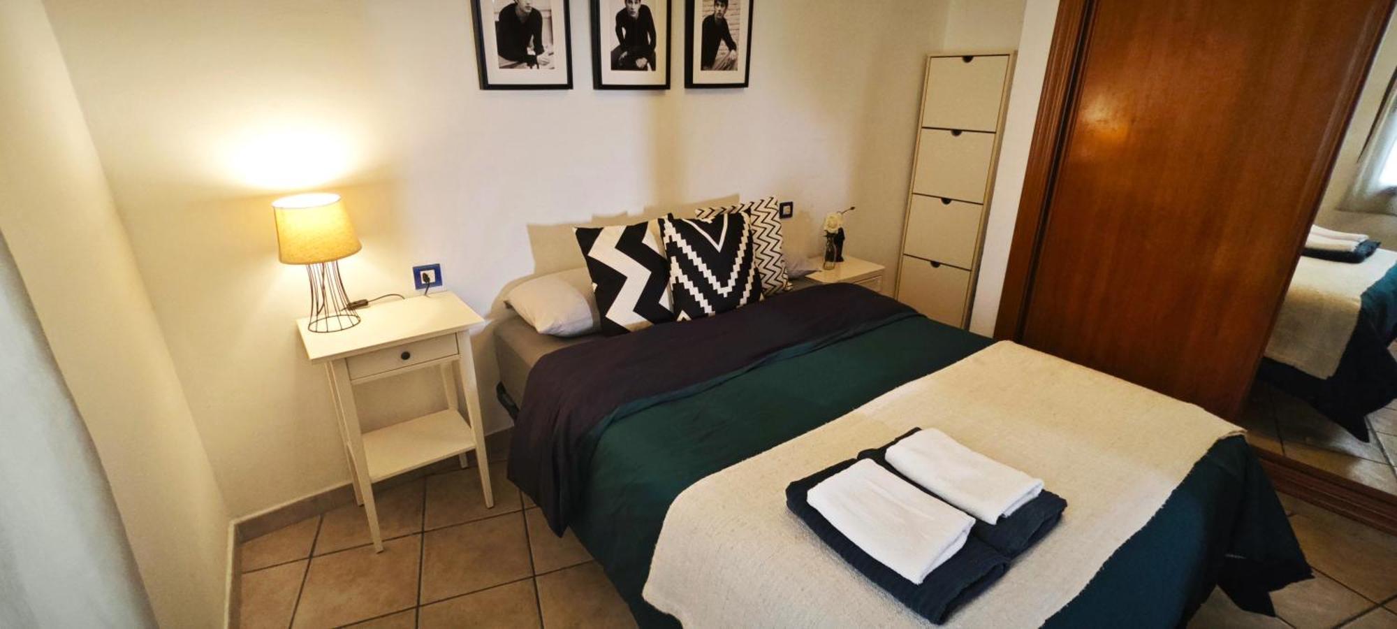 2 Personas En Pleno Centro De Apartamento Madri