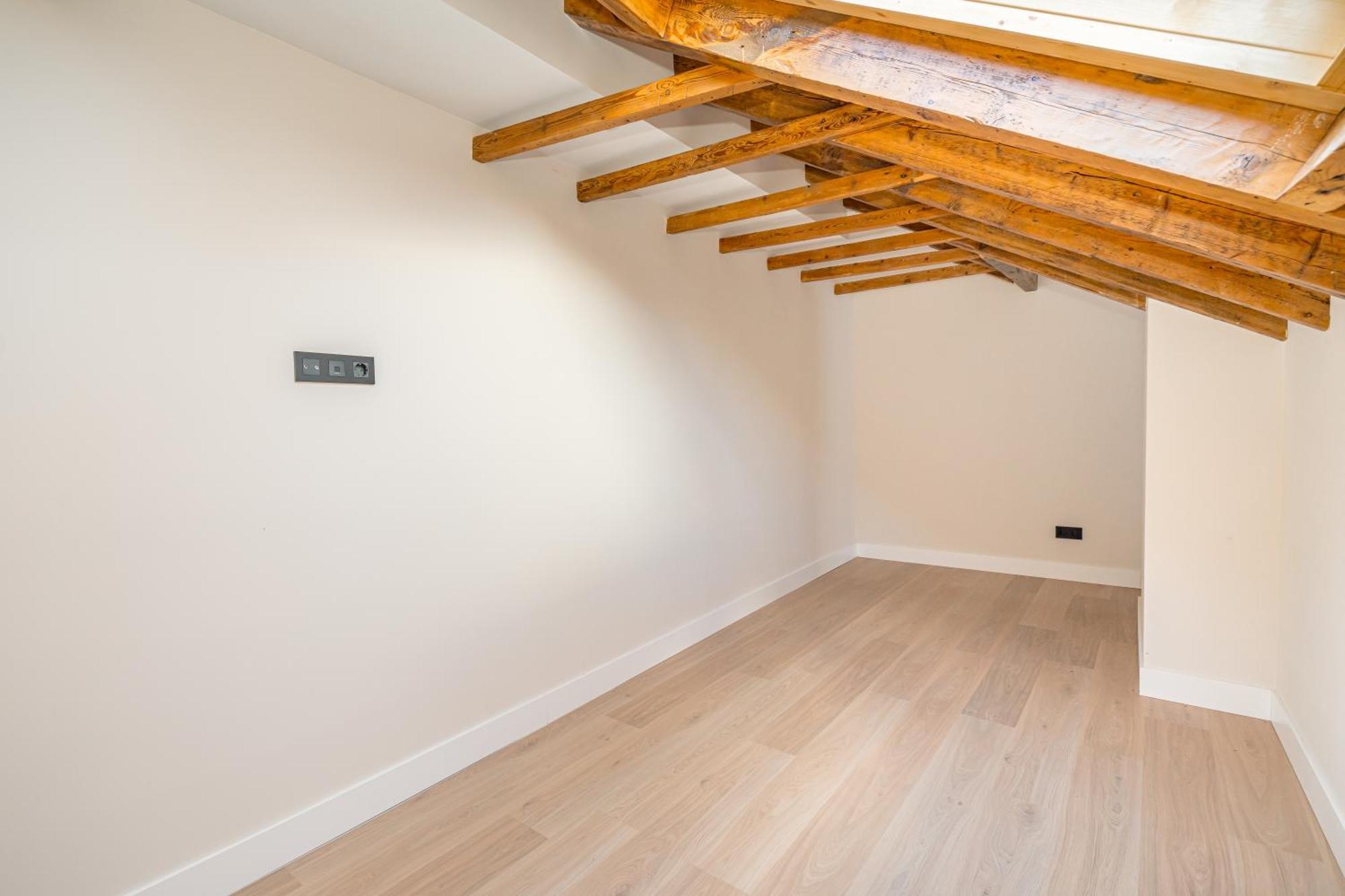 Apartment Gran Via Xv Calle De Conchas 4br 4bh