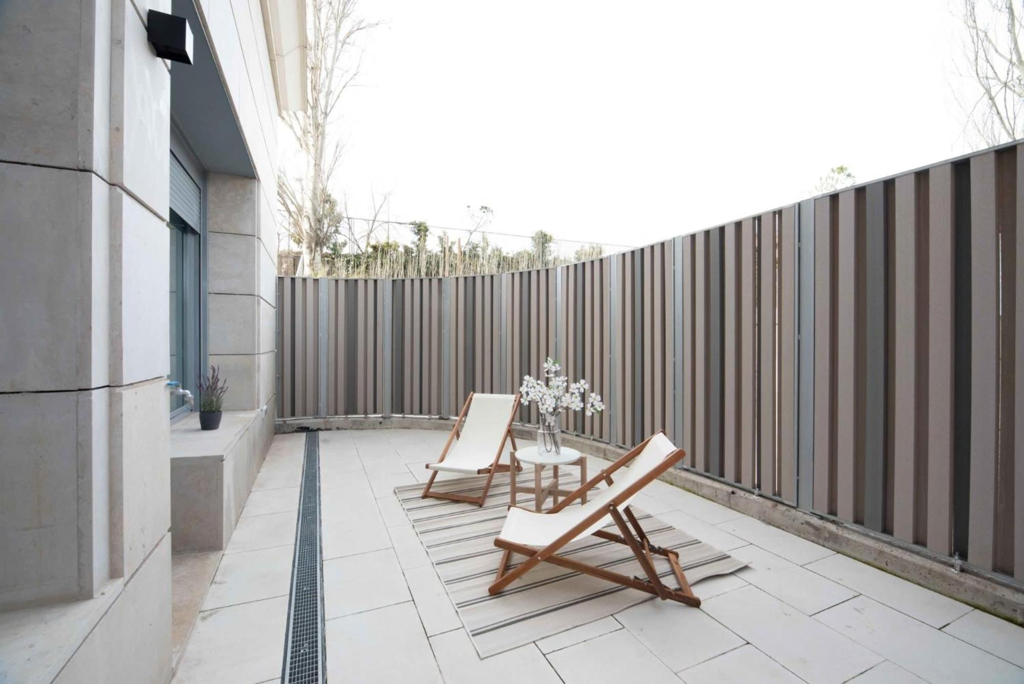 Apartment Avenida De San Luis 25, Design And Comfort In The True Style Of Madrid, Book Your Getaway Now! Madrid