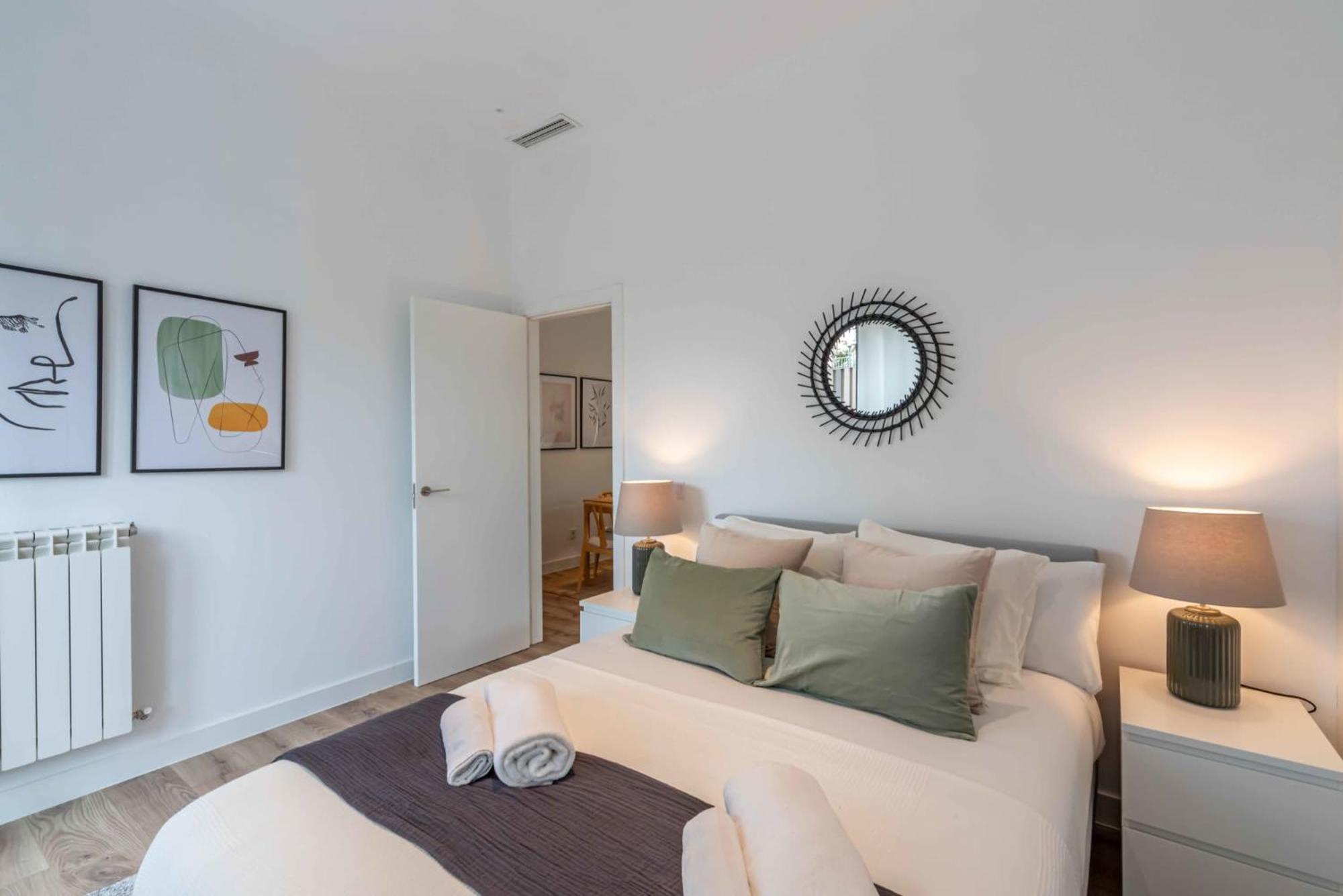 Apartment Avenida De San Luis 25, Design And Comfort In The True Style Of Madrid, Book Your Getaway Now! Madrid