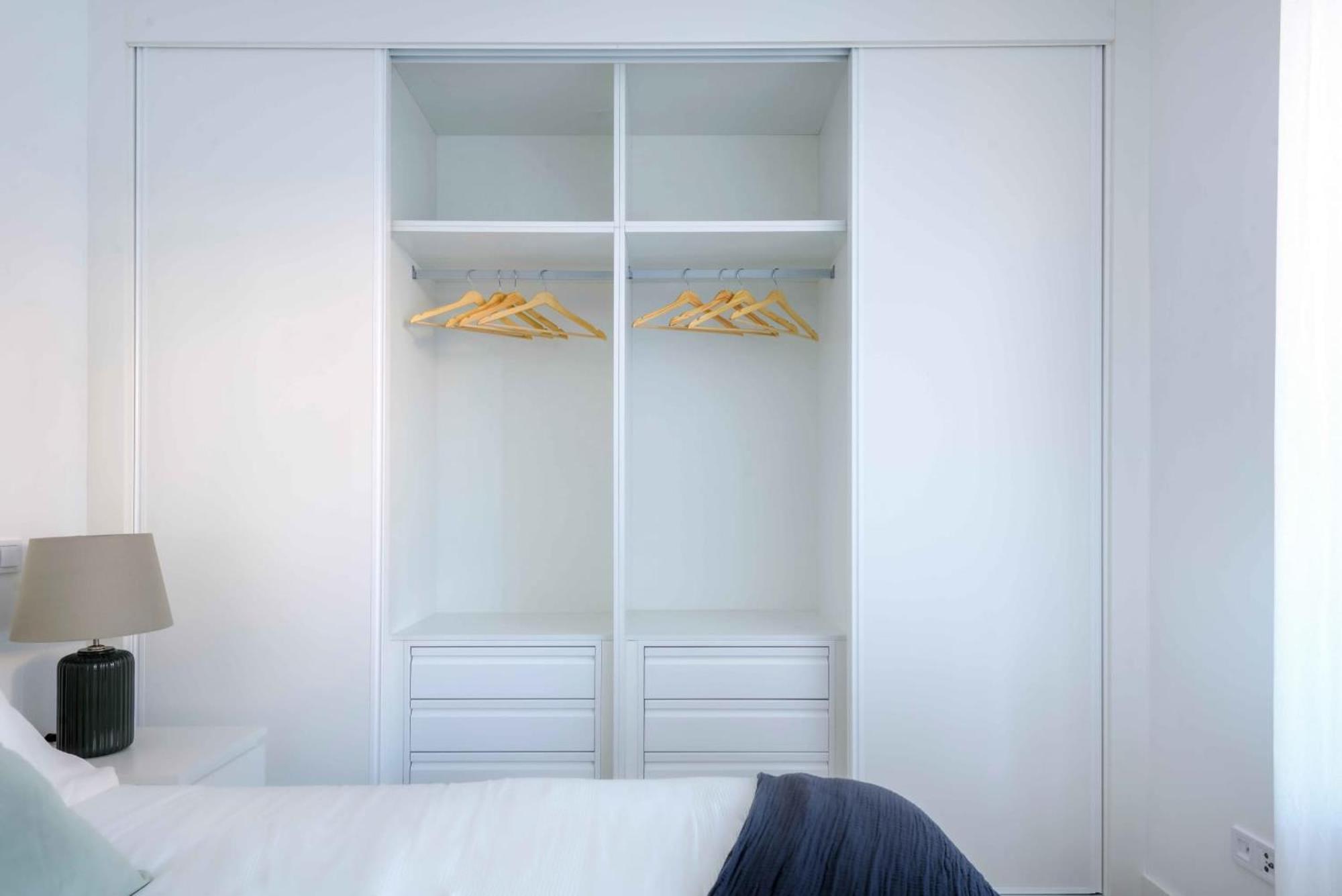 Avenida De San Luis 25, Design And Comfort In The True Style Of Madrid, Book Your Getaway Now! Apartment
