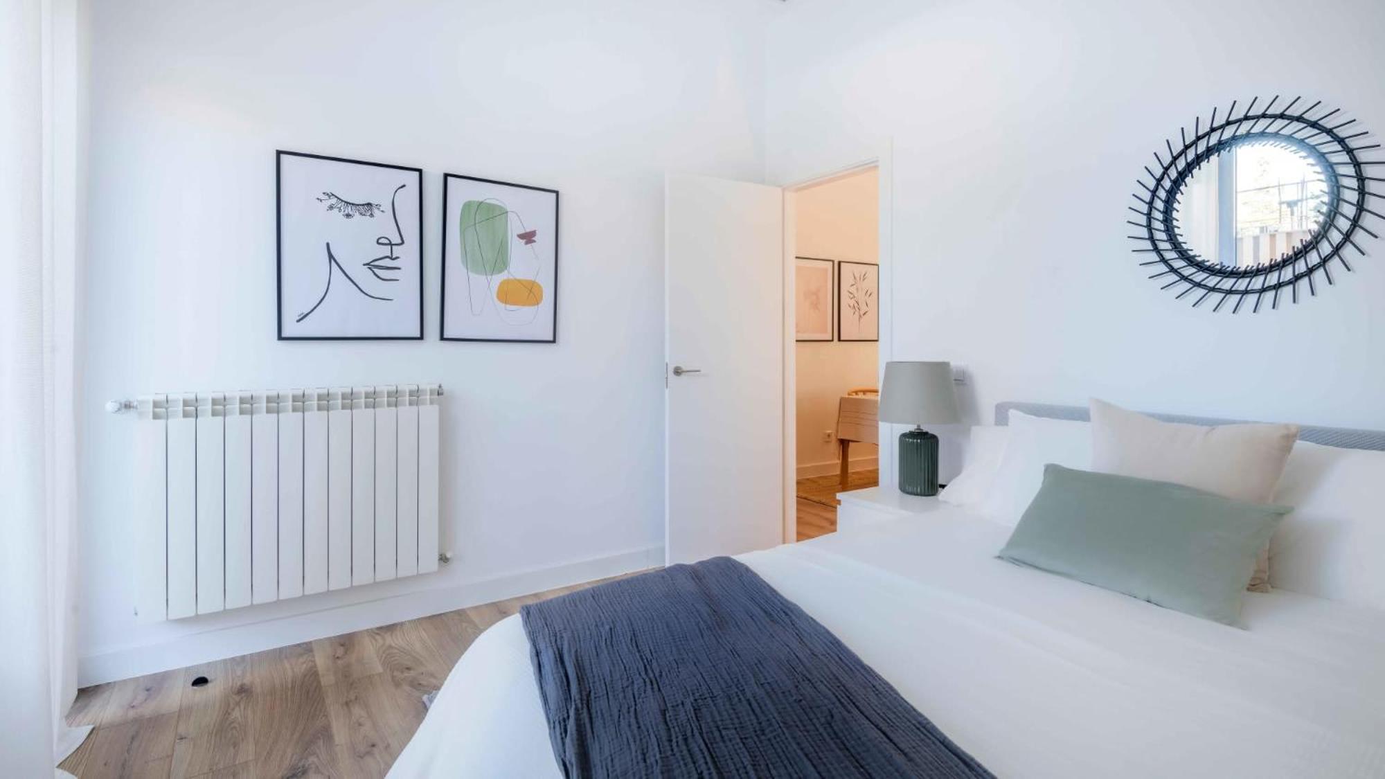 Apartment Avenida De San Luis 25, Design And Comfort In The True Style Of Madrid, Book Your Getaway Now! Madrid