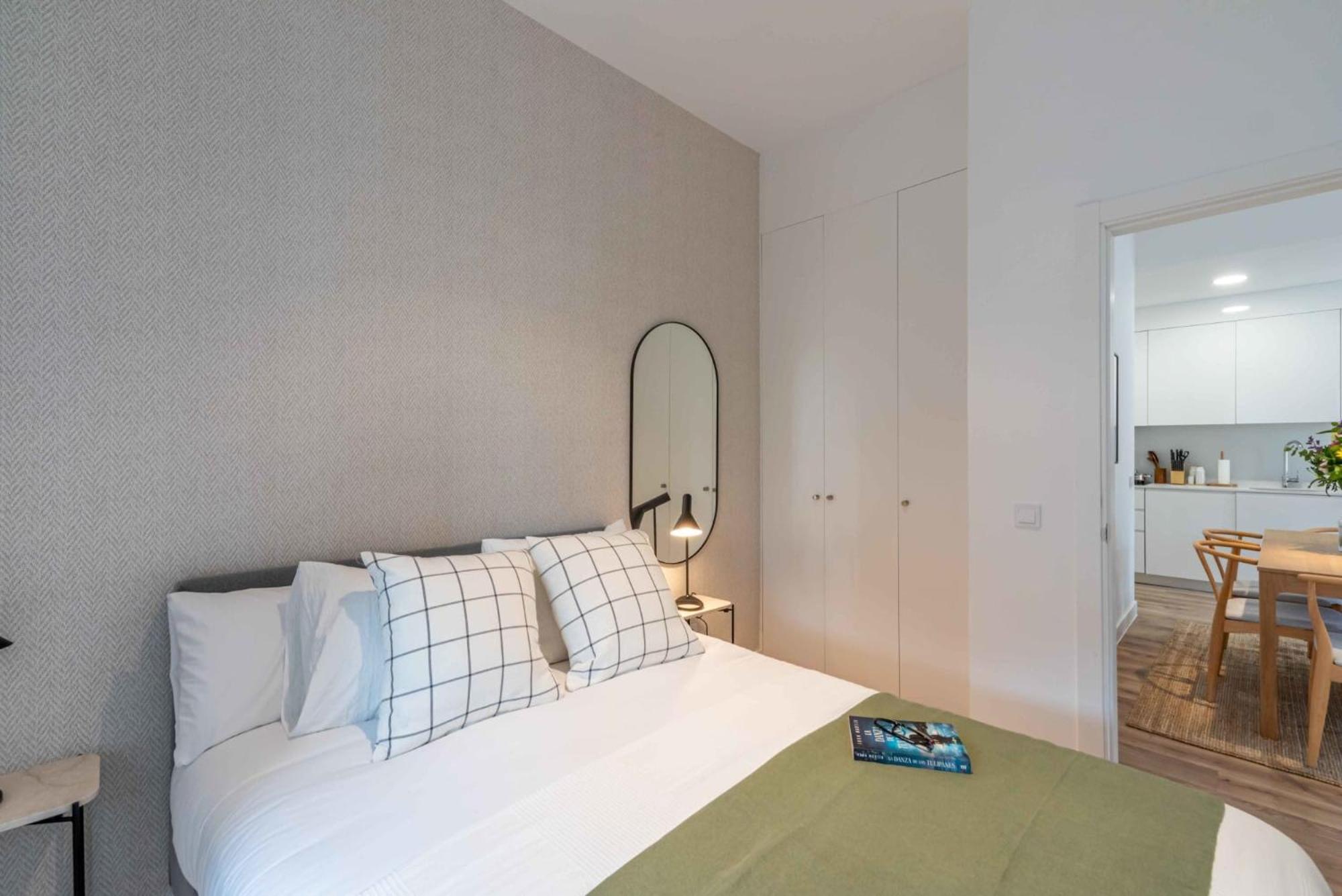 Avenida De San Luis 25, Design And Comfort In The True Style Of Madrid, Book Your Getaway Now! Madrid