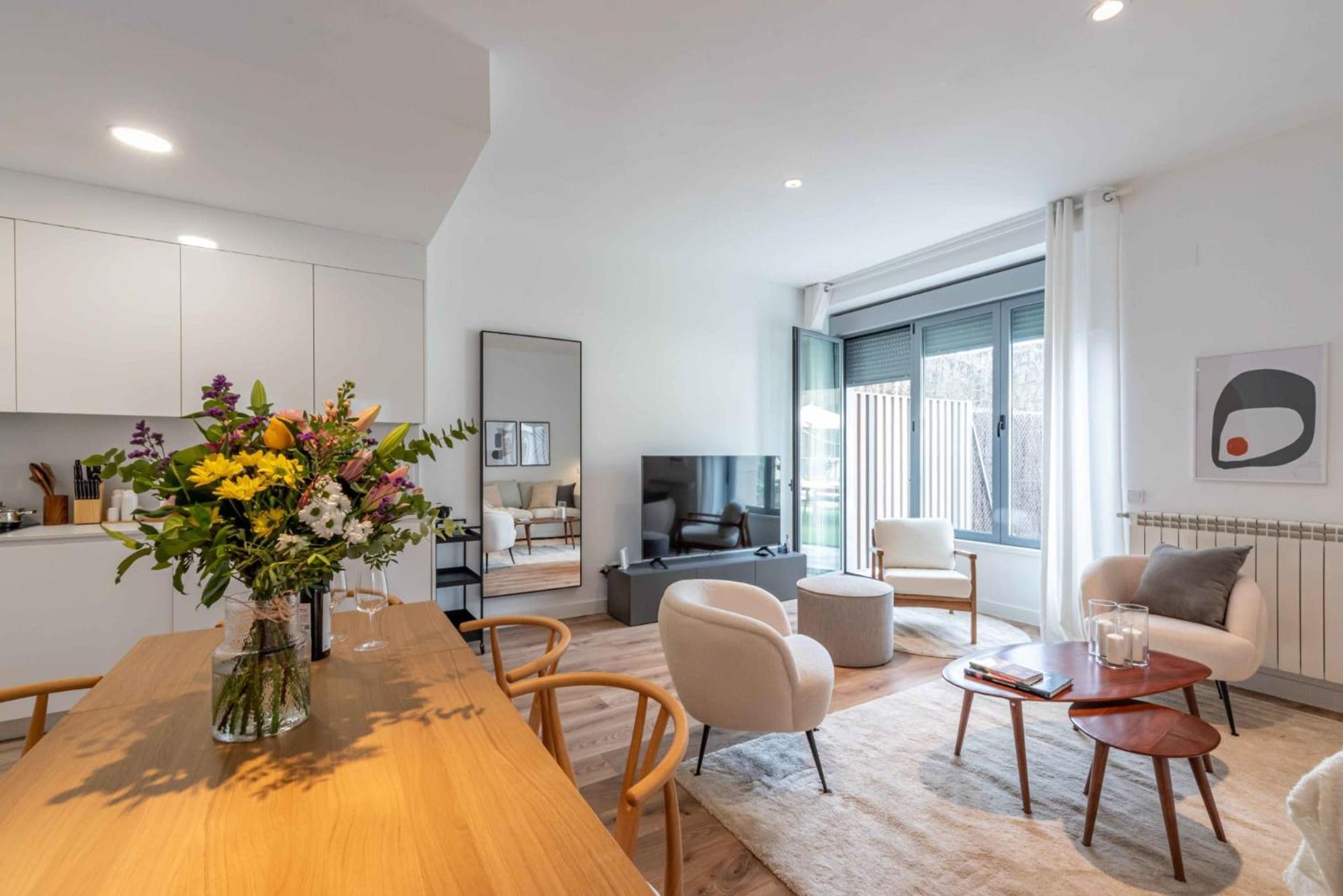 Avenida De San Luis 25, Design And Comfort In The True Style Of Madrid, Book Your Getaway Now! Apartment