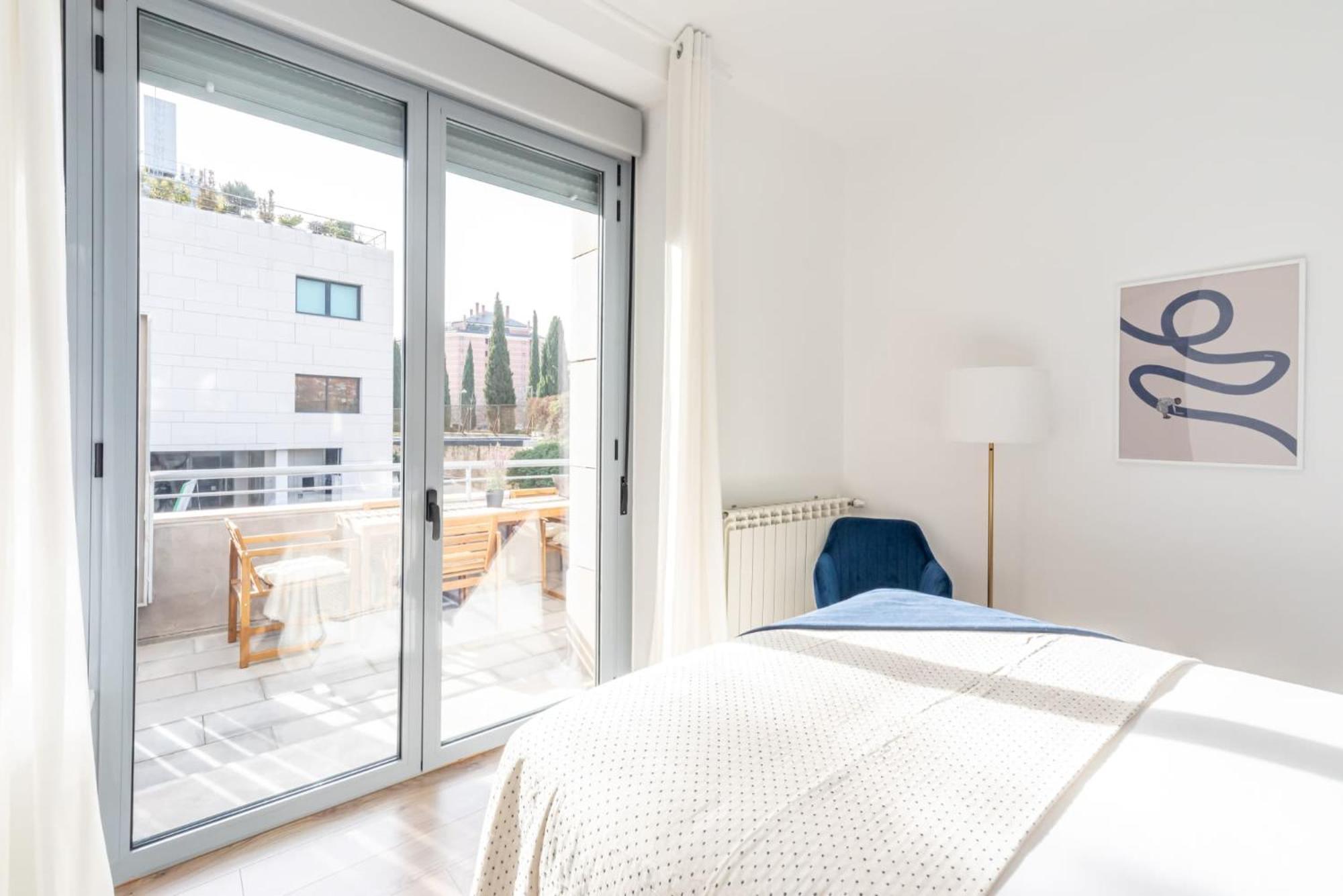 Apartment Avenida De San Luis 25, Design And Comfort In The True Style Of Madrid, Book Your Getaway Now! Madrid