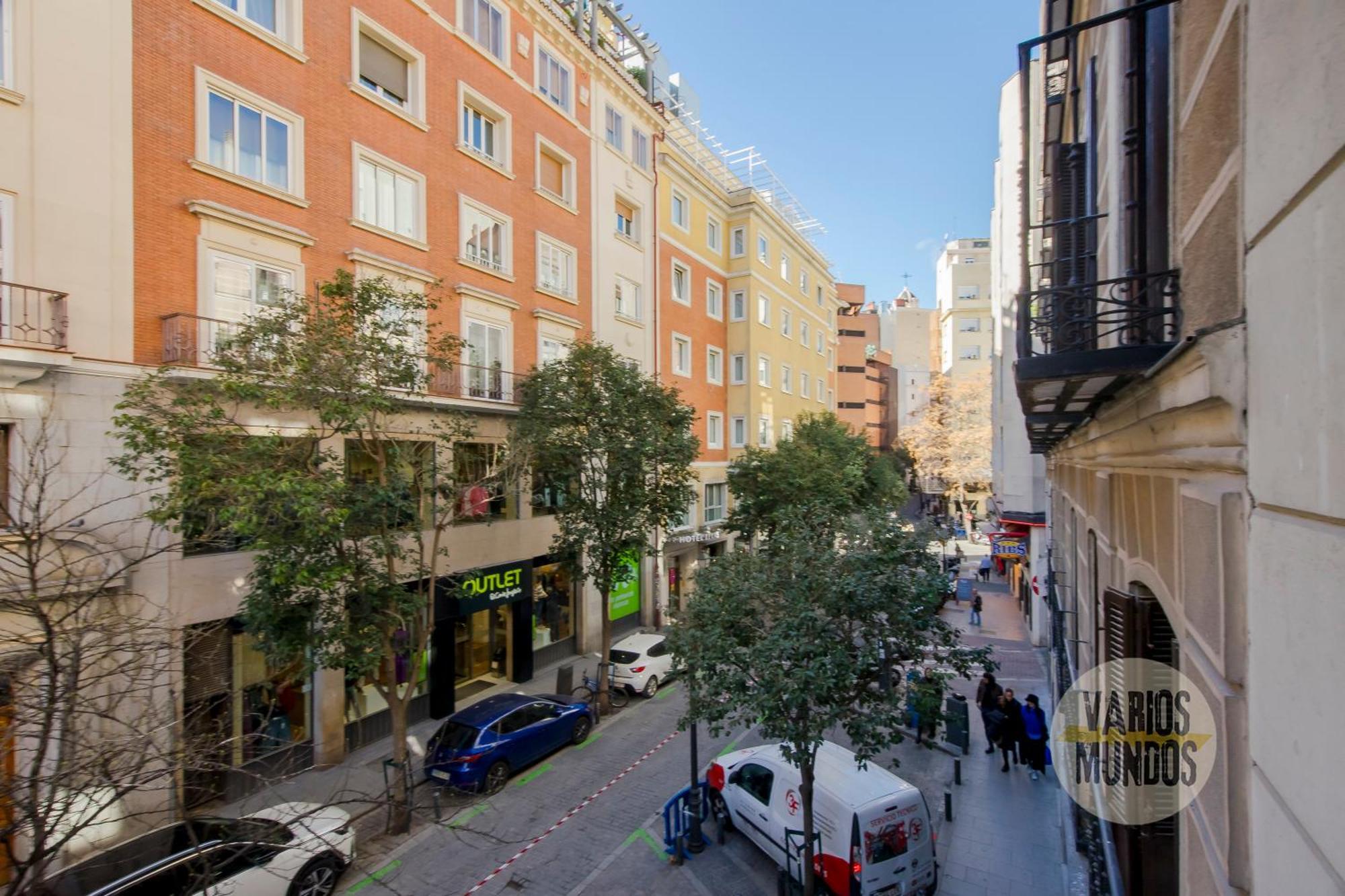 Apartment Un Madrid Moderno Para 7, Tu Refugio En Abada 2 E2 Madrid