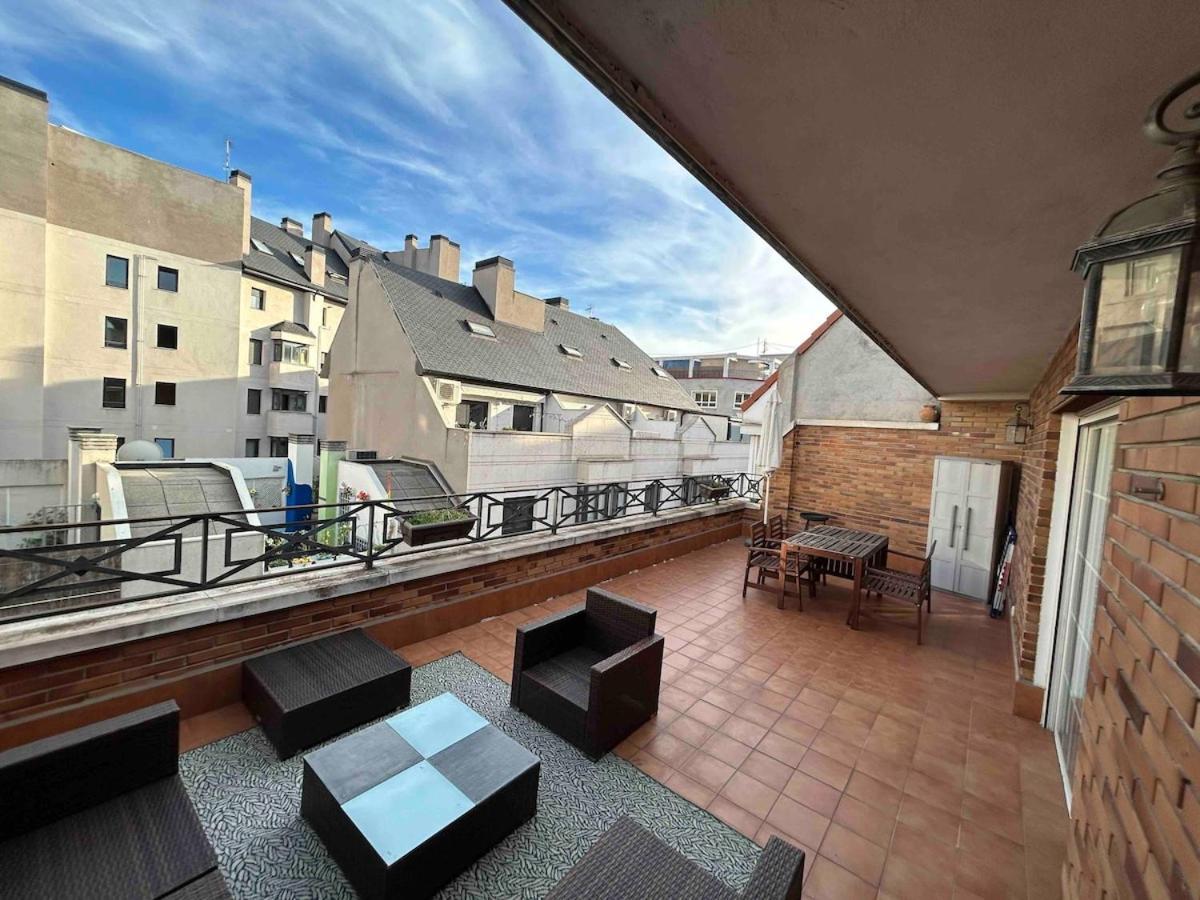 Spacious And Bright Penthouse With Terrace Apartment