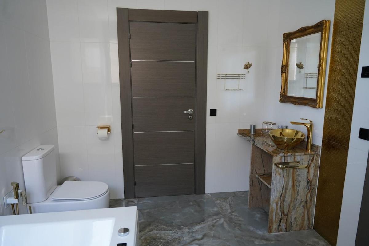 Complete Luxury House With Garden Holiday home