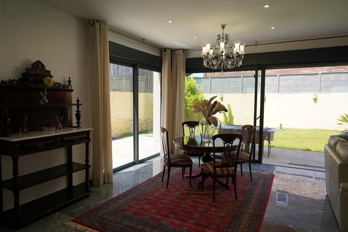 Complete Luxury House With Garden Feriehus