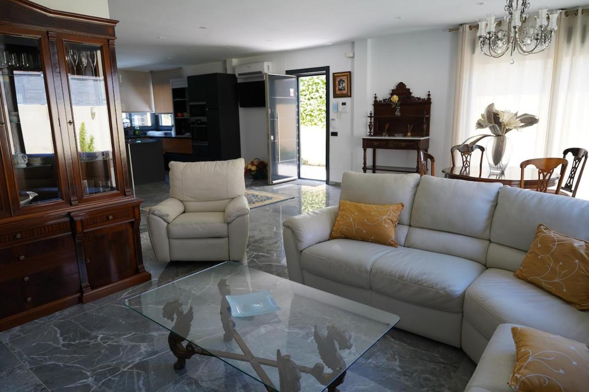 Complete Luxury House With Garden Feriehus *