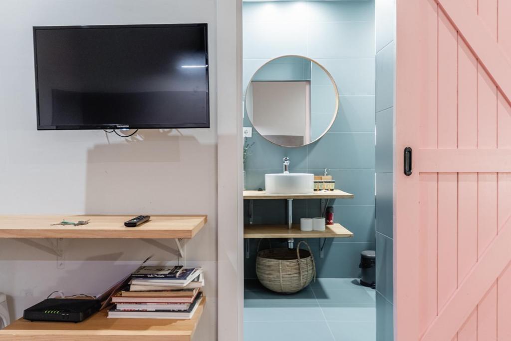 Apartment Cozy Renovated -1bd 1bath -anton Martin Madrid