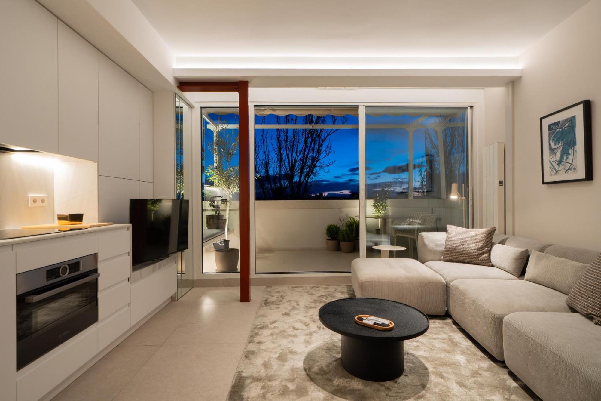 Atico Con Terraza De Diseno En El Corazon De La Latina Alquiler Temporal Apartment Madrid