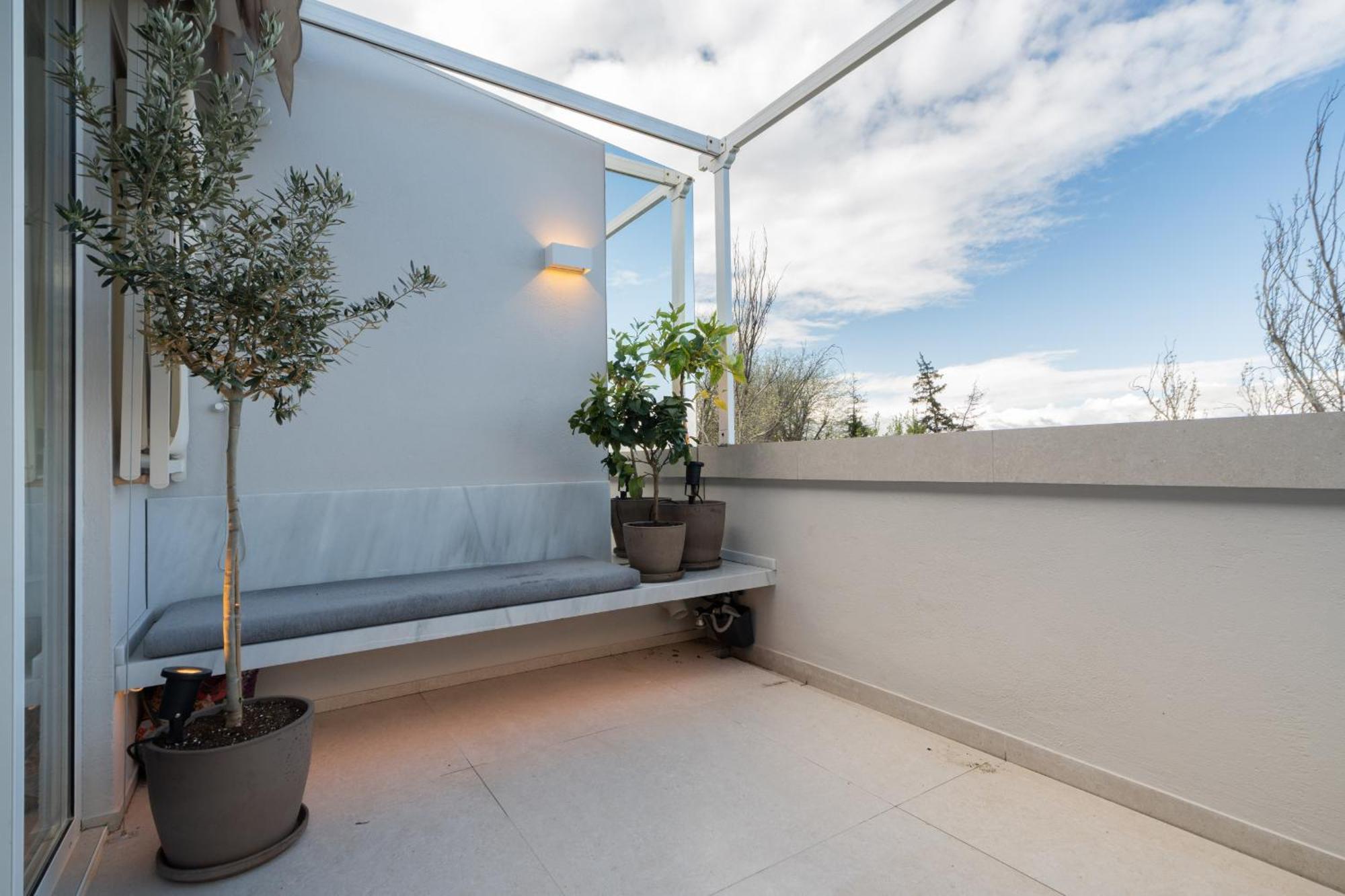 Apartment Atico Con Terraza De Diseno En El Corazon De La Latina Alquiler Temporal Madrid