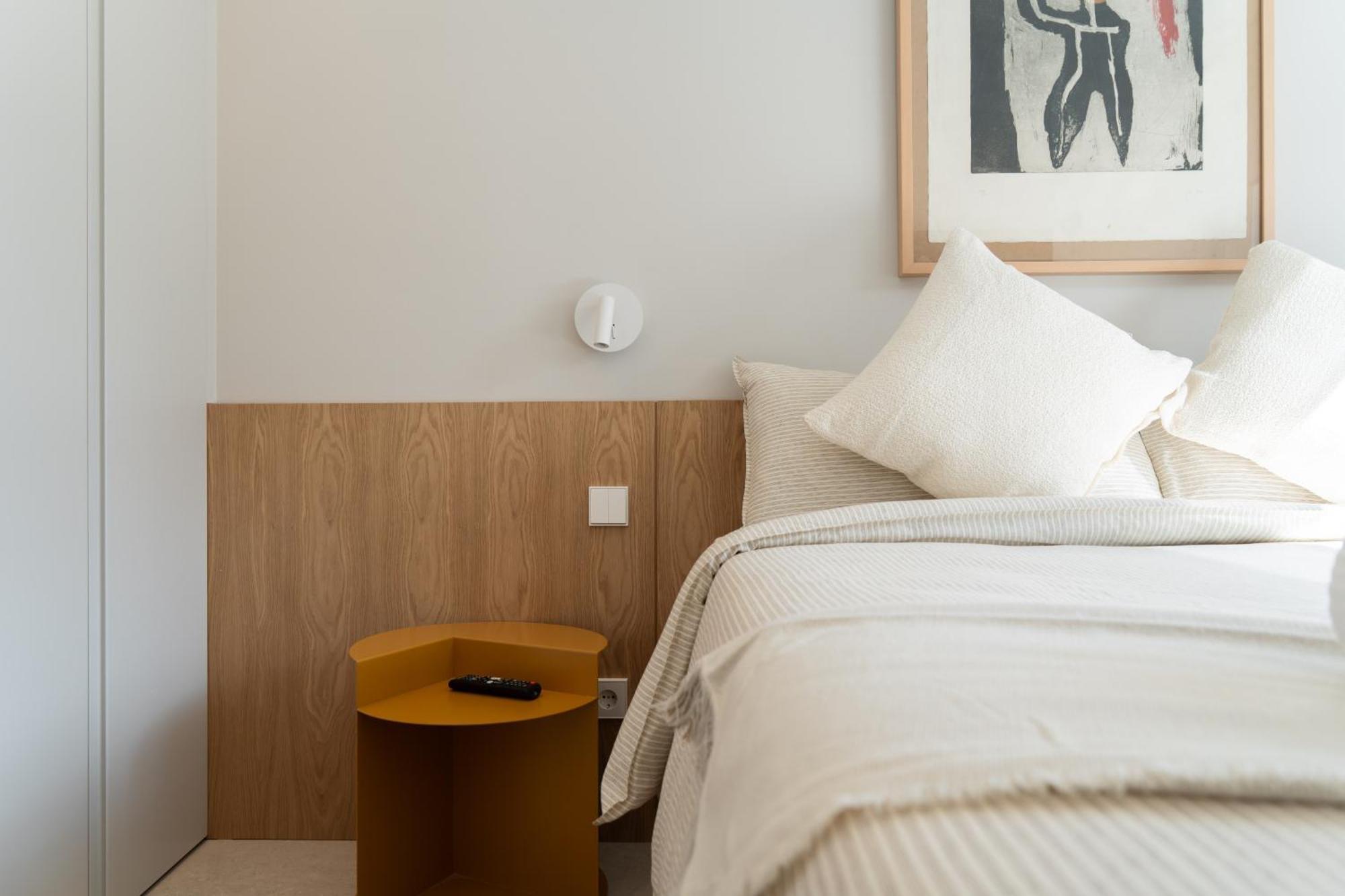 Atico Con Terraza De Diseno En El Corazon De La Latina Alquiler Temporal Apartment