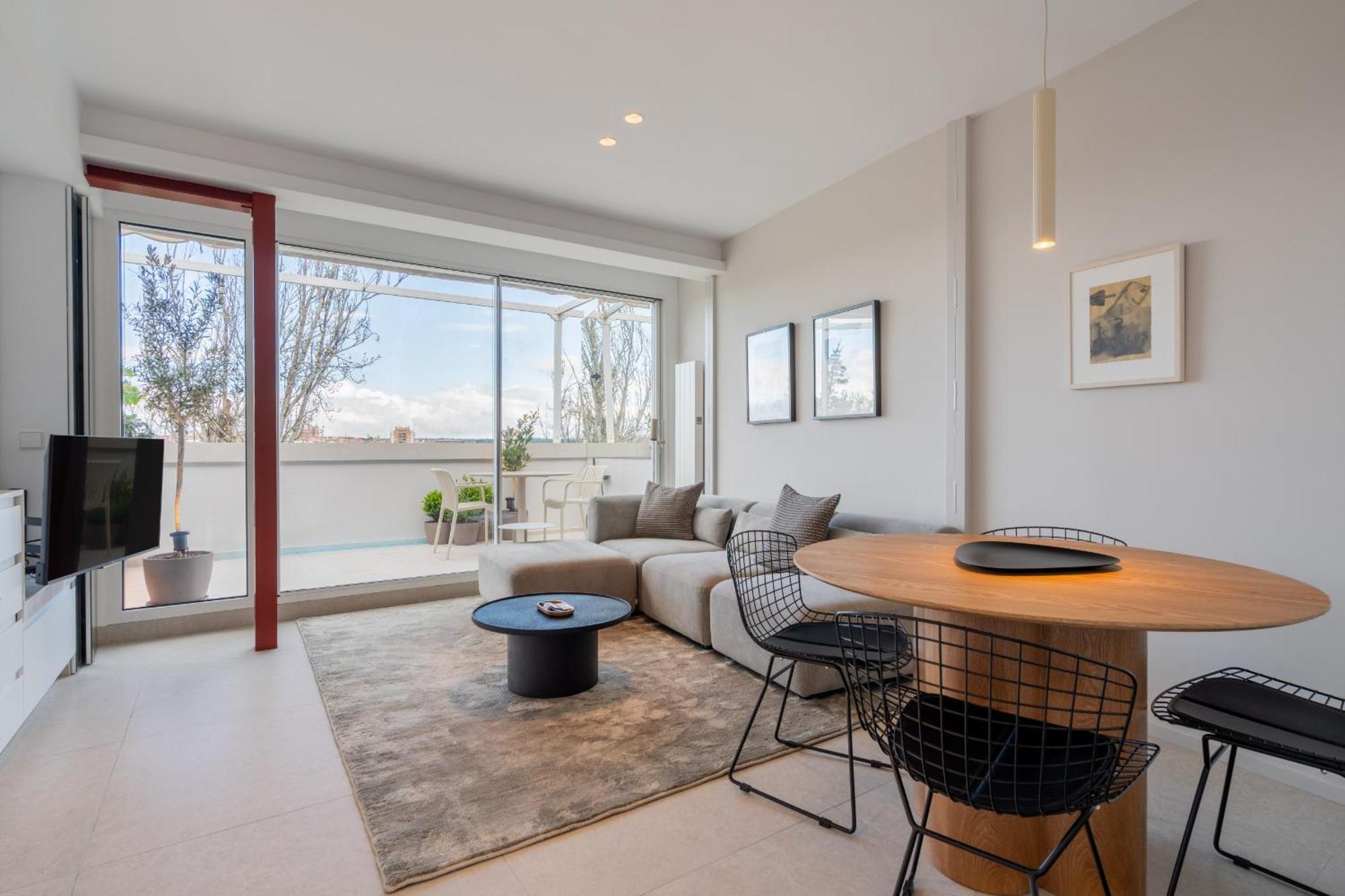 Atico Con Terraza De Diseno En El Corazon De La Latina Alquiler Temporal Apartment Madrid